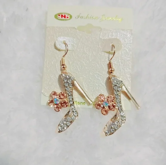 Gold-tone high-heeled shoe type earrings with rhinestones, Alloy shoes. Durable - Picture 6 of 8